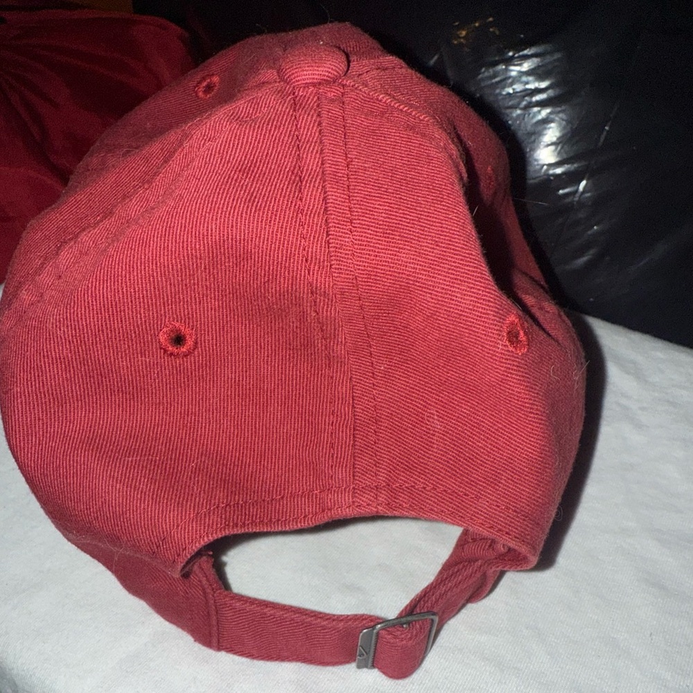 Maroon Nike hat - Picture 2 of 6